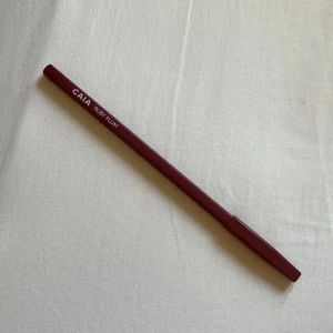 läppenna - så fin men passar inte i färgen, endast swatchad och sen nyvässad💞