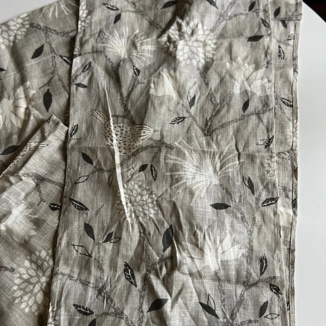 Gråa gardiner med naturmönster - 2