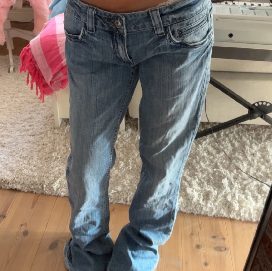 Baggy low waist miss me jeans