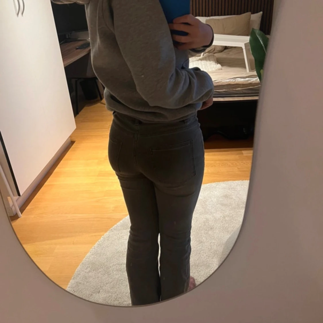 Gråa bootcut jeans - 1