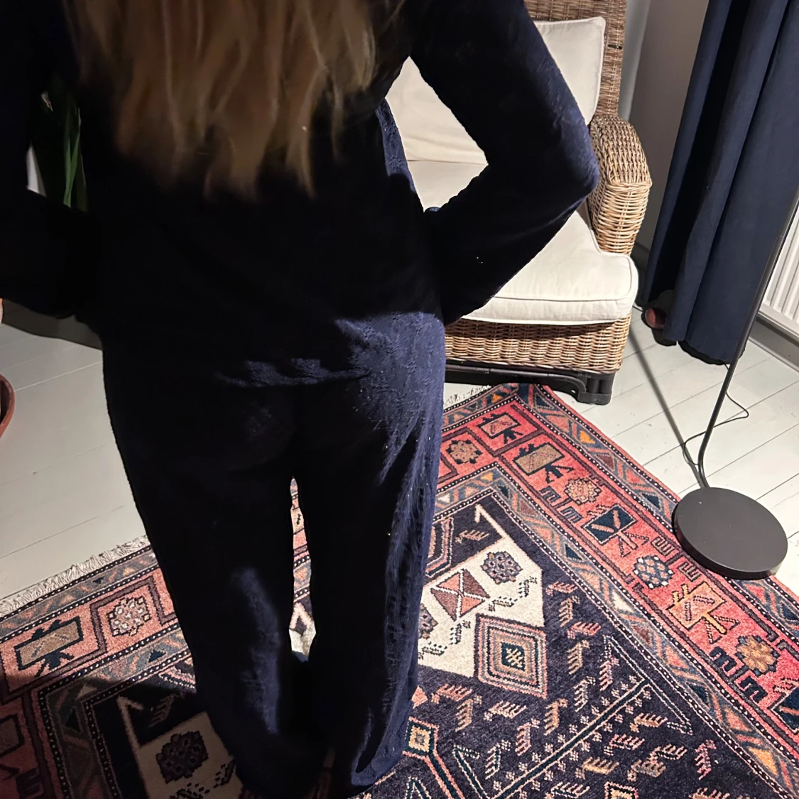 Marinblå pyjamasset spets