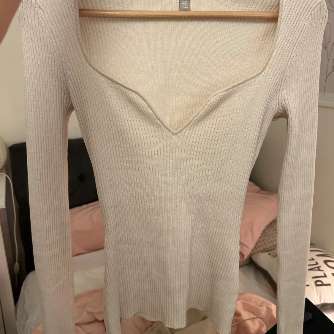 Ribbad v-ringad topp i beige - 3