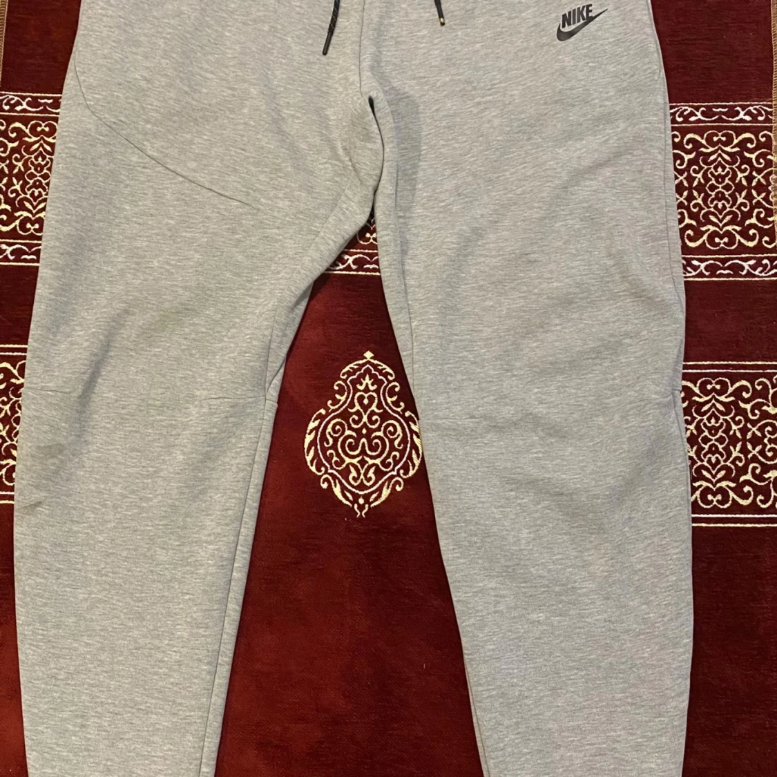 Grå mjukisbyxor från Nike, storlek M - 90