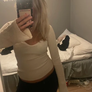 långärmad topp HM - super fin knappt använd ribbad topp