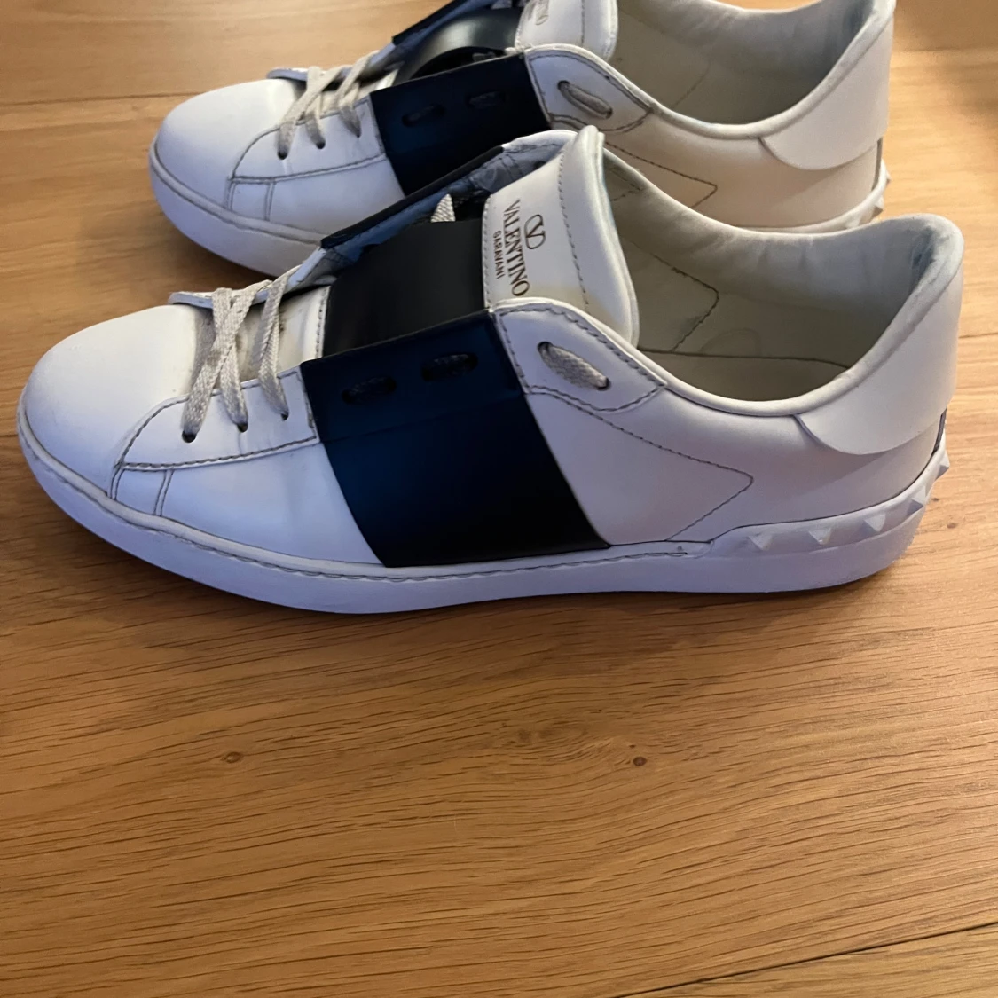 Valentino Garavani Rockstud Open Lace-Up Sneakers - 1