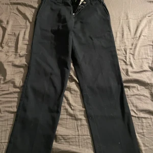 Dickies kostym byxor  - Storlek 28/30, säljer då dessa bara ligger, nästintill helt nya 