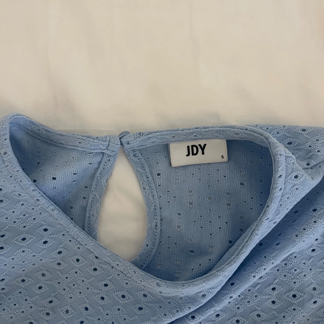 Ljusblå blus med puffärm från JDY - 1