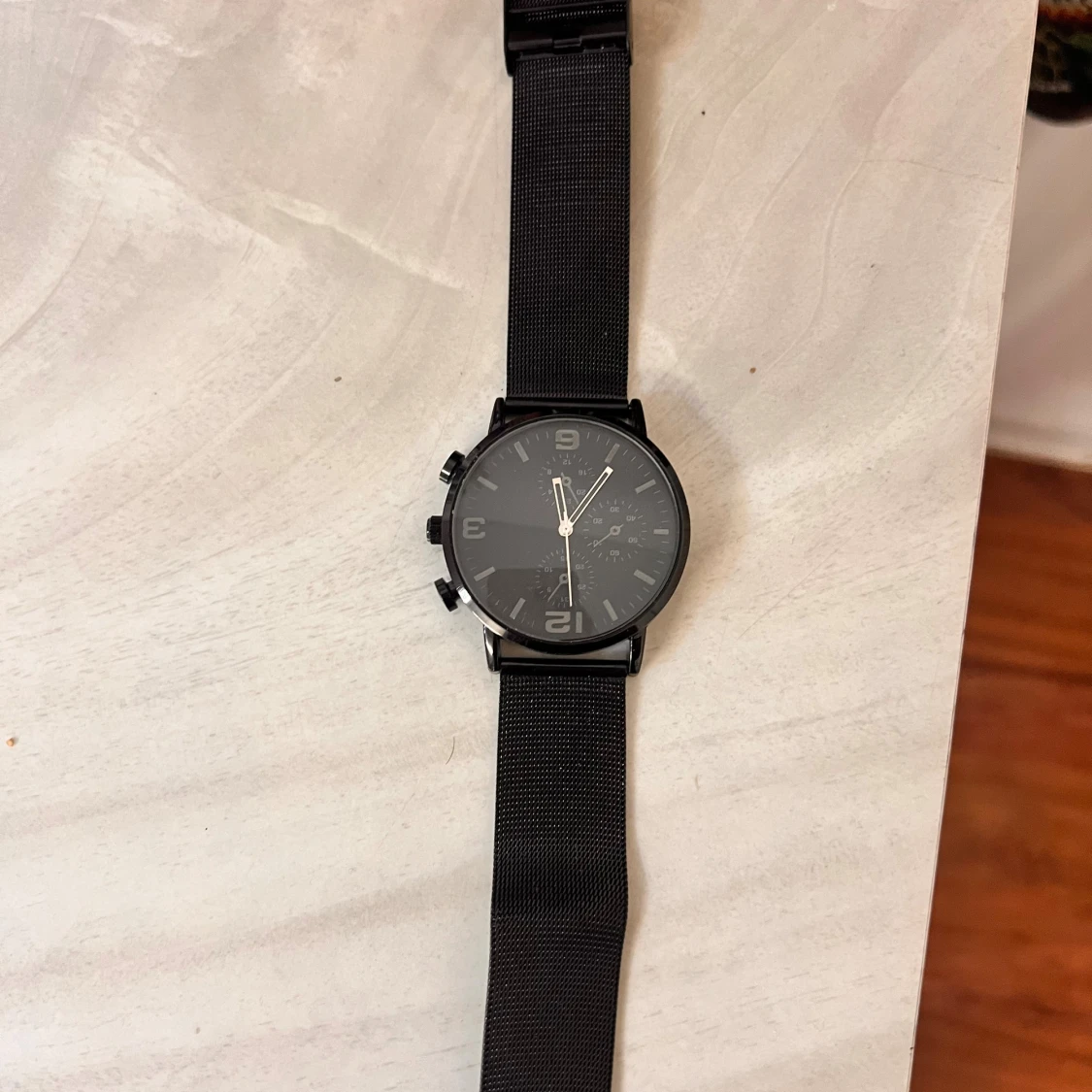 Svart klocka från FIER ONE - 1