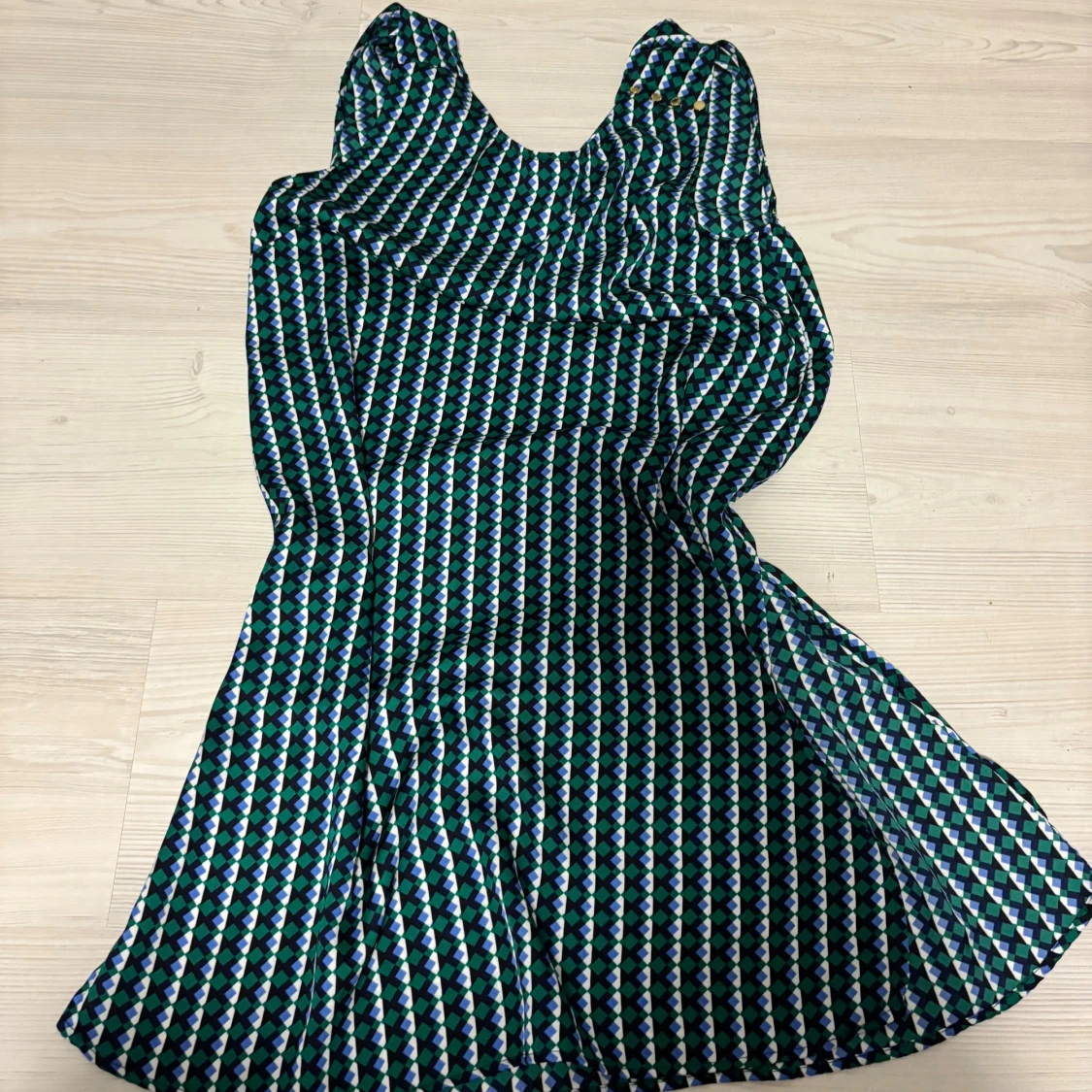 Mönstrad klänning/längre topp Lindex