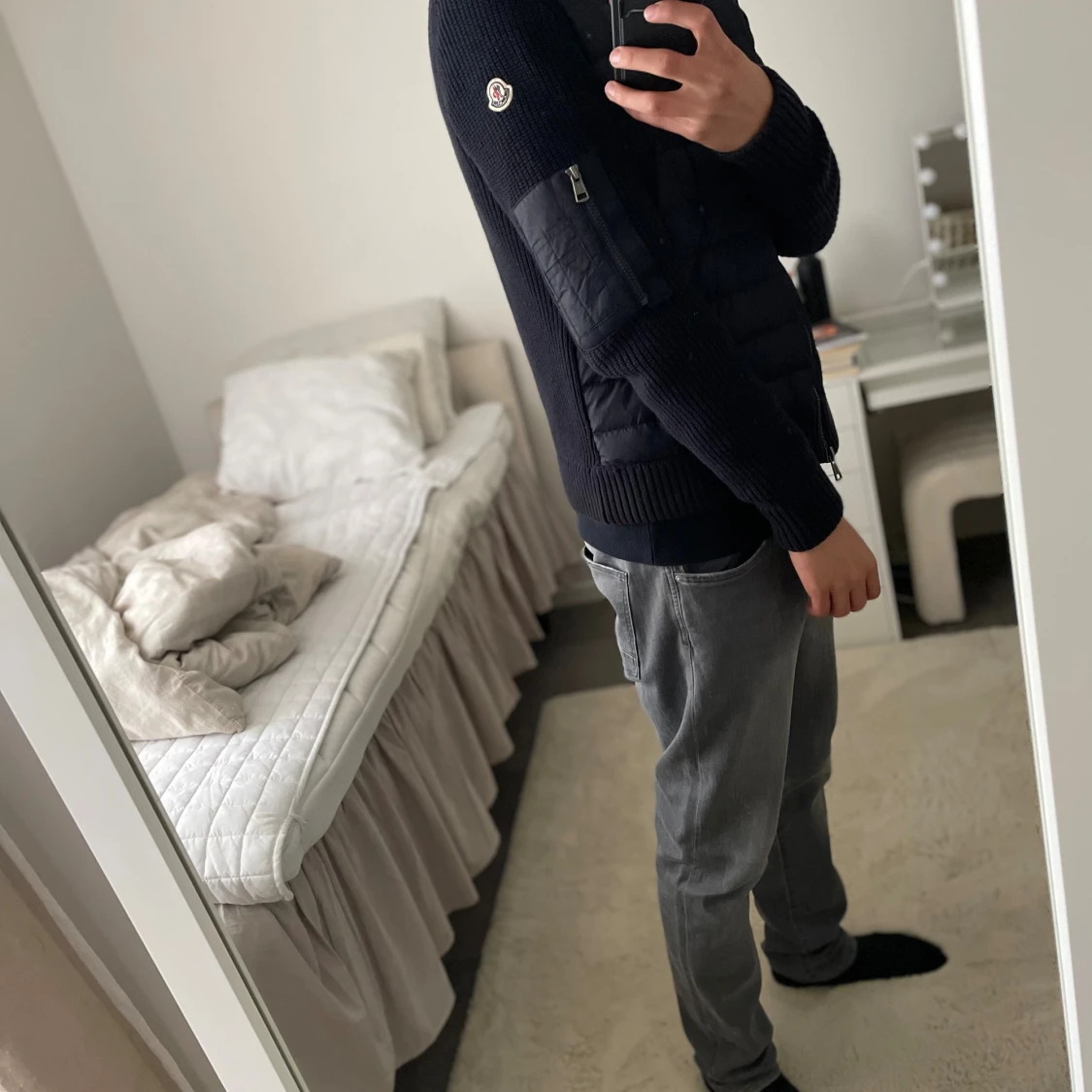 Svart Moncler pufferjacka med huva