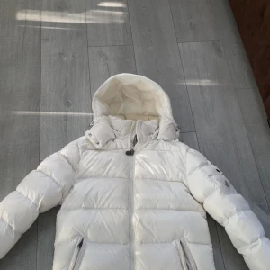 Moncler maya - Hej! Nu är det dags att sälja denna snygga moncler maya jackan hör av er vid intresse 