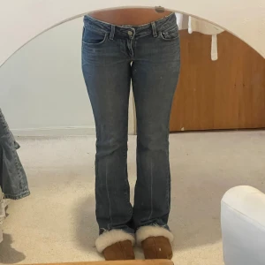Jeans  - Såå snygga jeans, passar någon runt 160/165cm. Storlek s