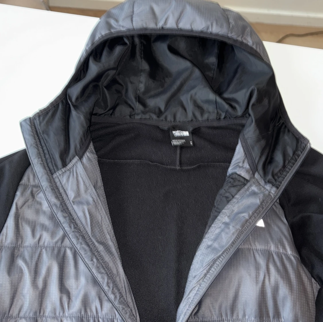 Svart och grå pufferjacka från The North Face - 2
