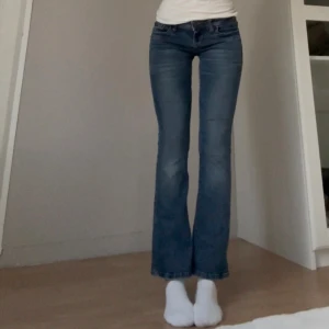 Low waist jeans - Ett par low waist jeans från LTB Stl: 26/30  72 Innerbensmått 36 midjemått rakt över 🫶🏻 Marinblå- säljer för att de är för korta Längd- 167