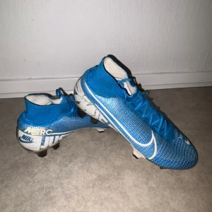 Nike superfly 7 FG Elite blå fotbollsskor - Säljer ett par Nike superfly 7 FG Elite  fotbollsskor i blått och vitt, Pris kan diskuteras.