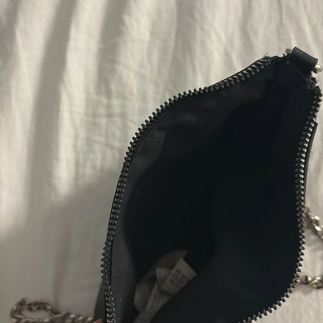 Svart axelväska från Stradivarius - 1