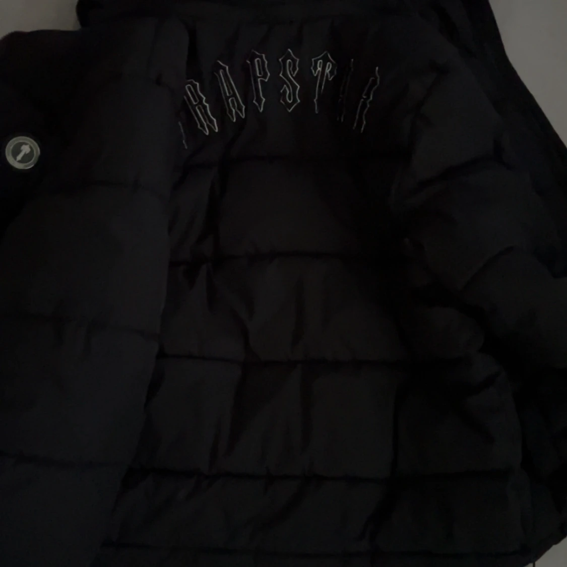 Svart pufferjacka från Trapstar