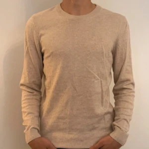 Loro piana tröja/sweater S - En fin loro piana tröja i s. Kommer med kvitto, påsen ocj tag. Skriv vid någon fundering👌