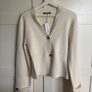 Gina kofta - Jättefin kofta från Gina😍 endast använd fåtal gånger, utan prislappen kvar💕