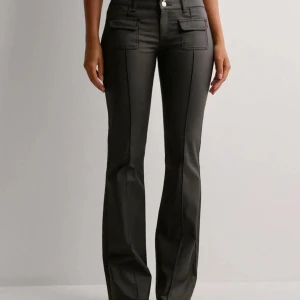 Nelly skinnbyxor  - Säljer dessa Nelly skinnbyxor då de inte kommer till användning köpte dessa detta året så använt få gånger,storlek 34, finns inte på hemsidan längre, inga skavanker  (pris kan diskuteras via snabb affär)