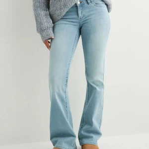 Bootcut jeans  - Low waist jeans ifrån Nelly! Nästan aldrig använt dom så dom är i super bra skick, kom privat vid frågor!