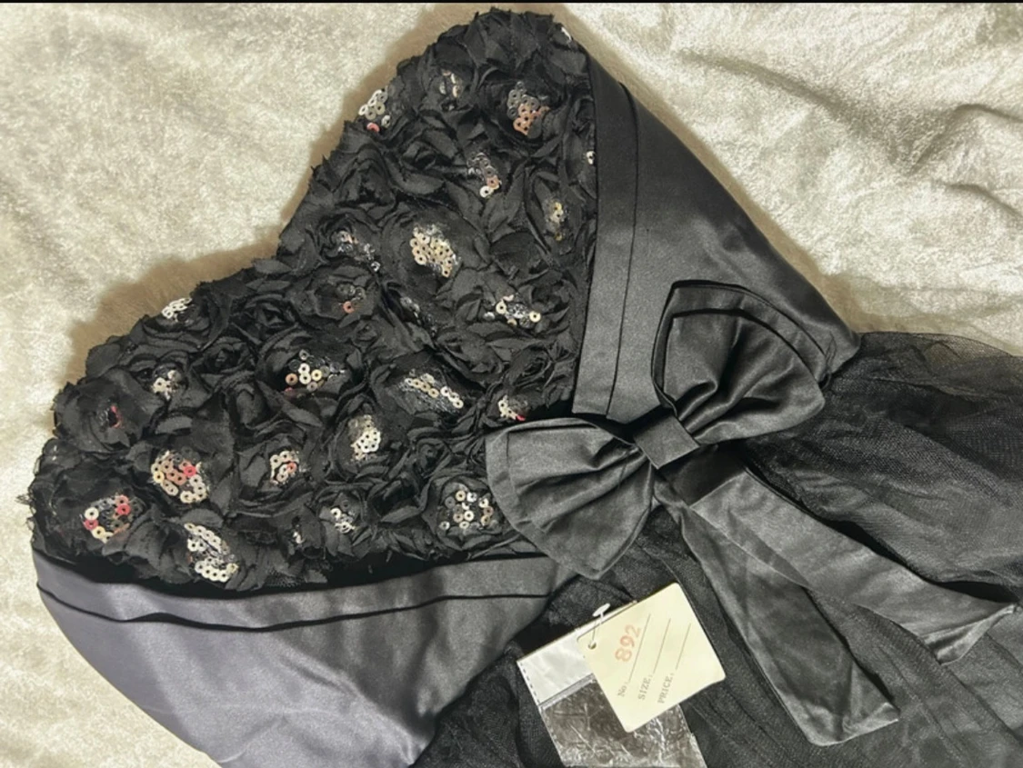 Svart kort festklänning  - 3