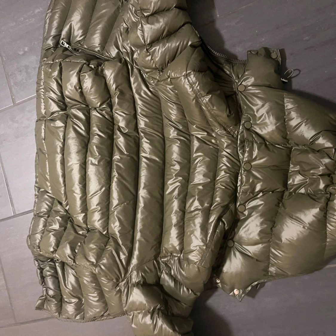 Olivgrön pufferjacka från Bvaldi - 4