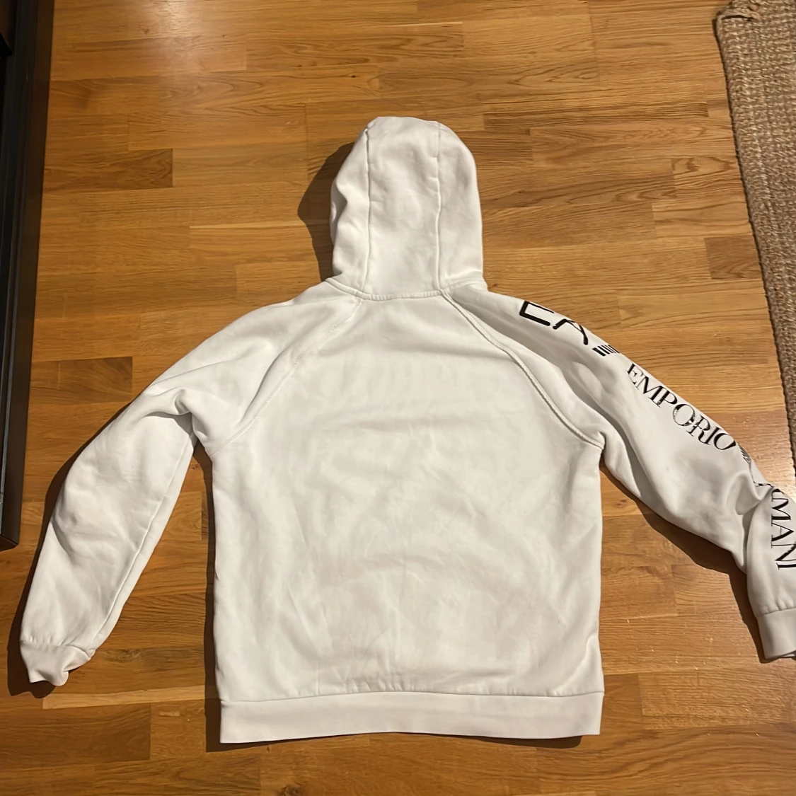 Vit EA7 hoodie med tryck - 2