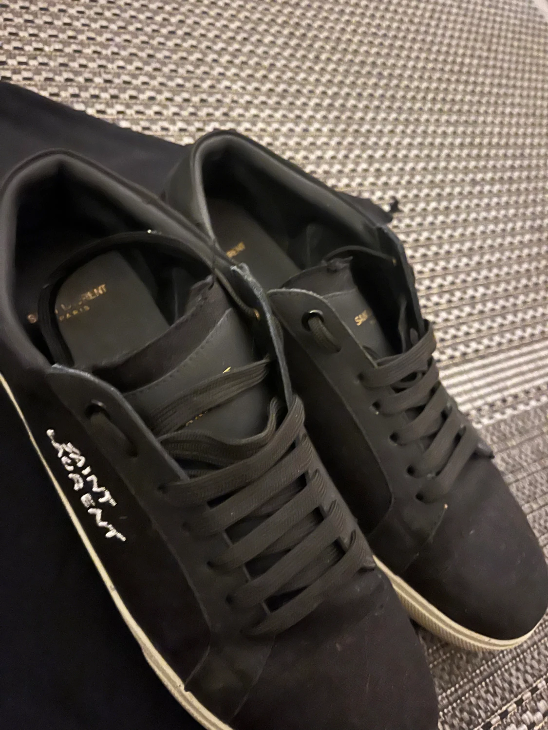 Svarta Saint Laurent sneakers