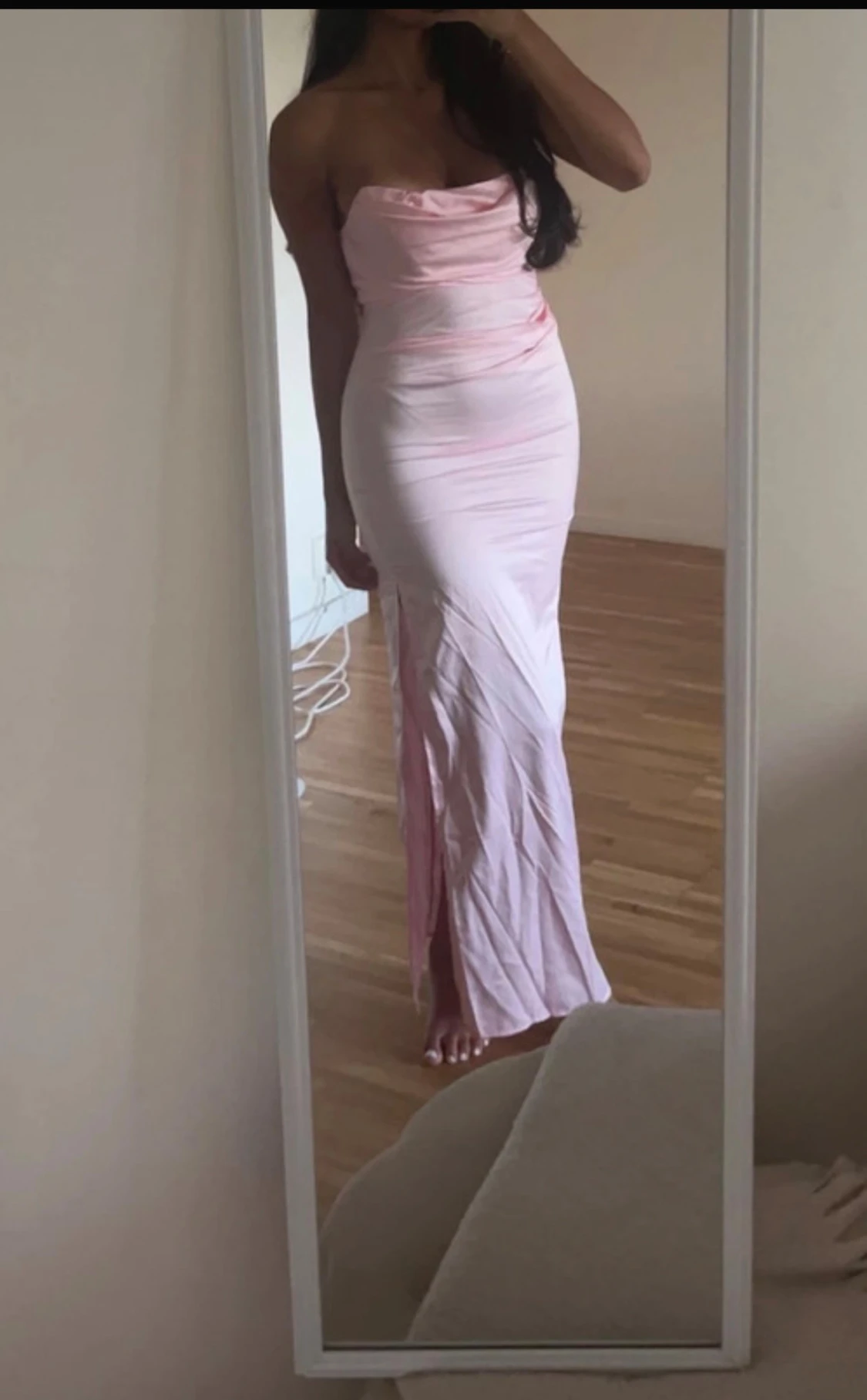 Ljusrosa axelbandslös långklänning
