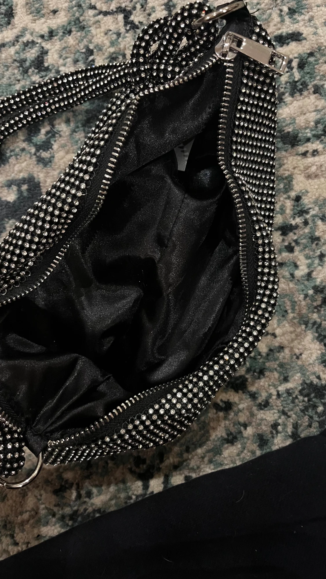 Glittrig svart axelväska med strass - 2