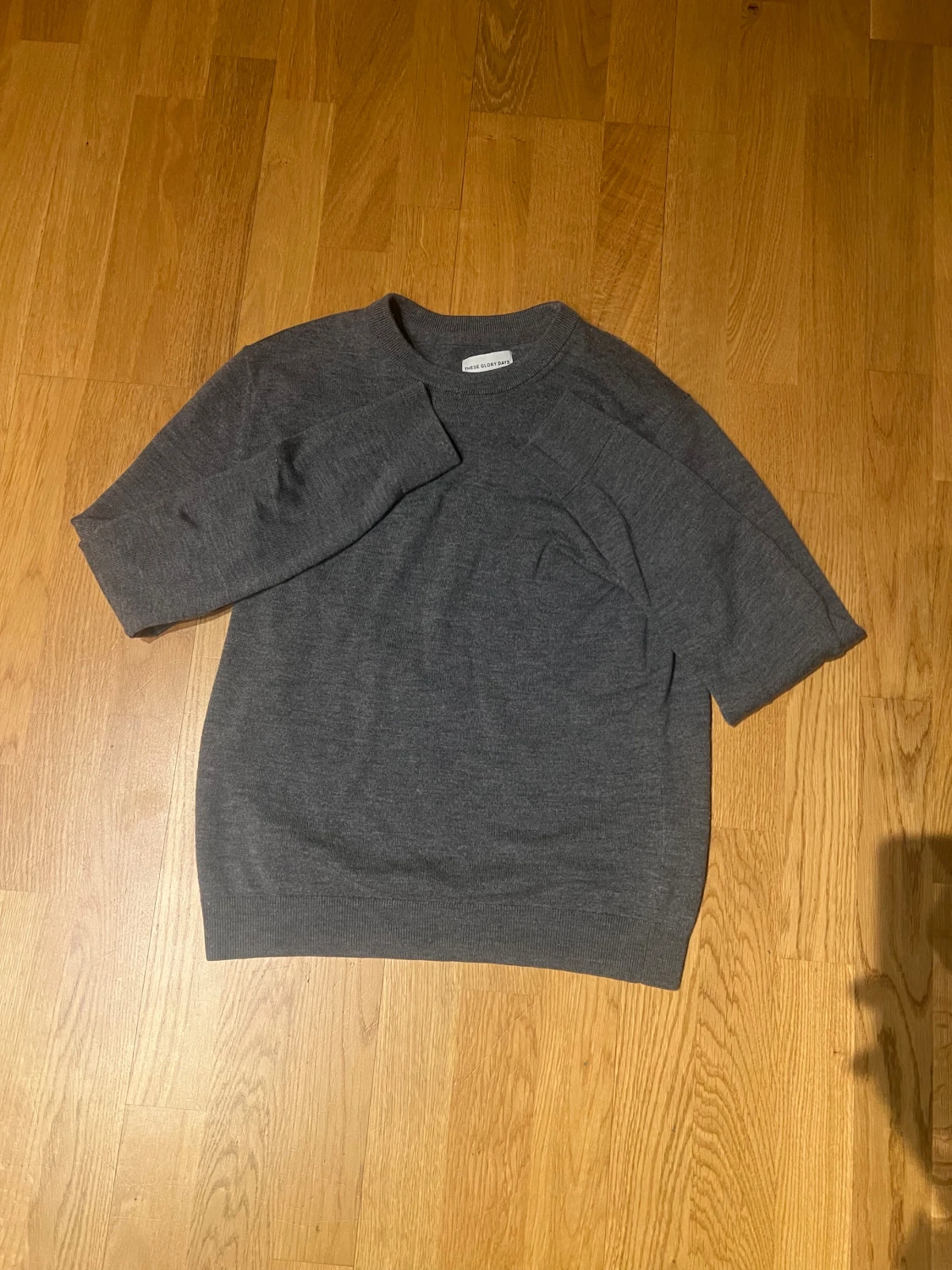 Grå merinotröja These Glory Days
