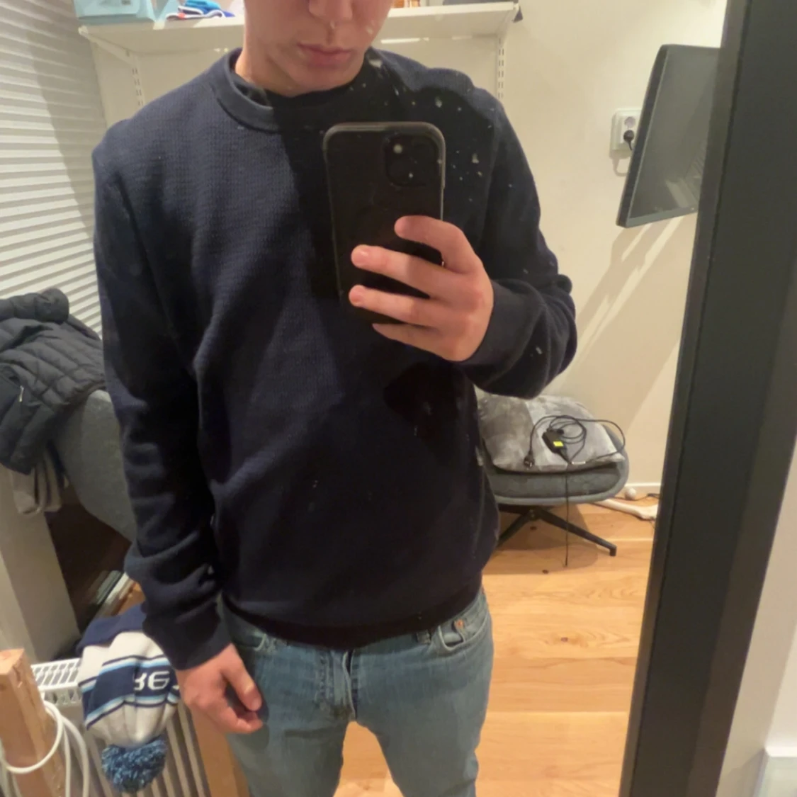 Mörkblå stickad tröja från Riley - 2