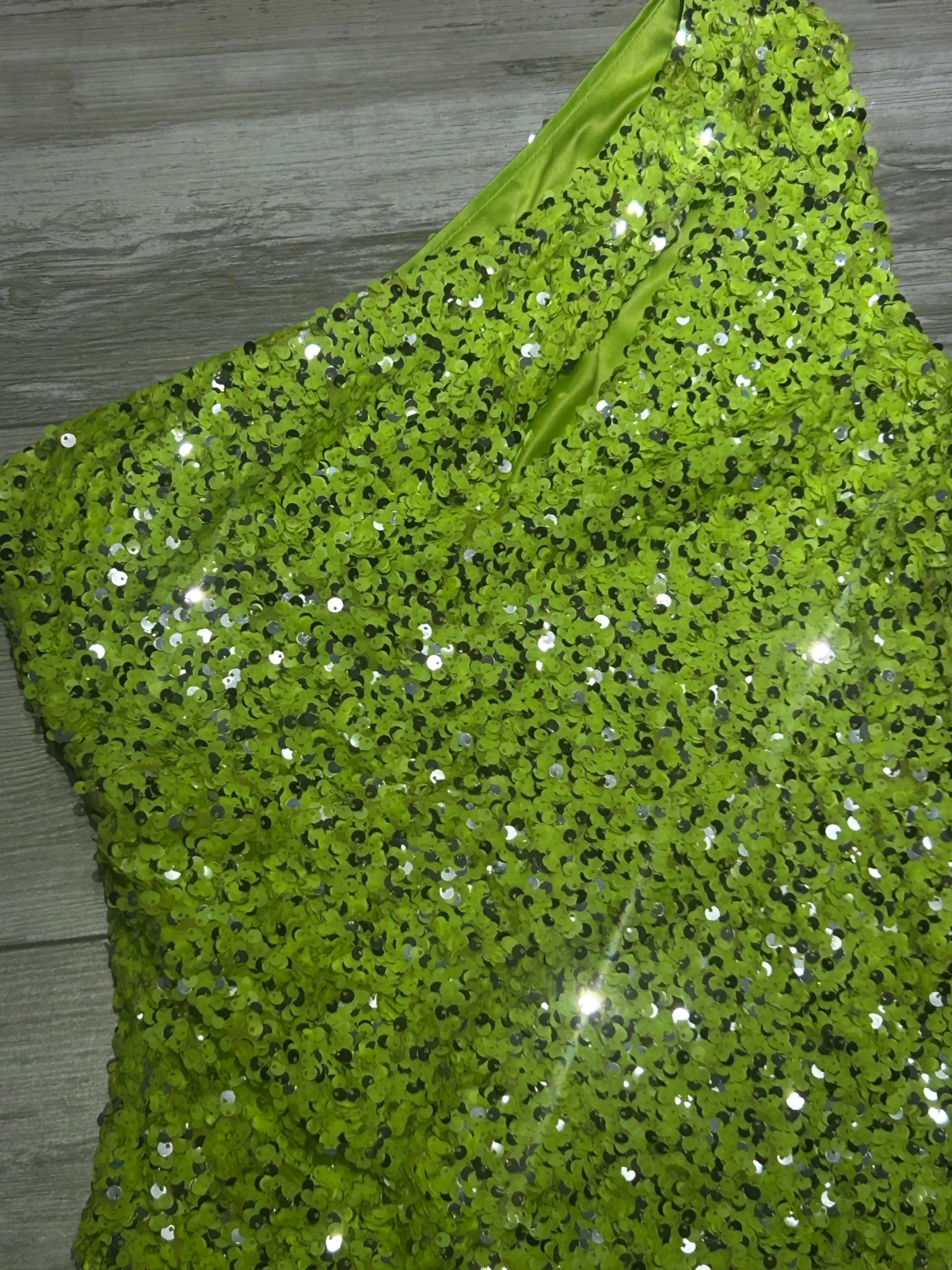 Limegrön paljettklänning Forever New - 1