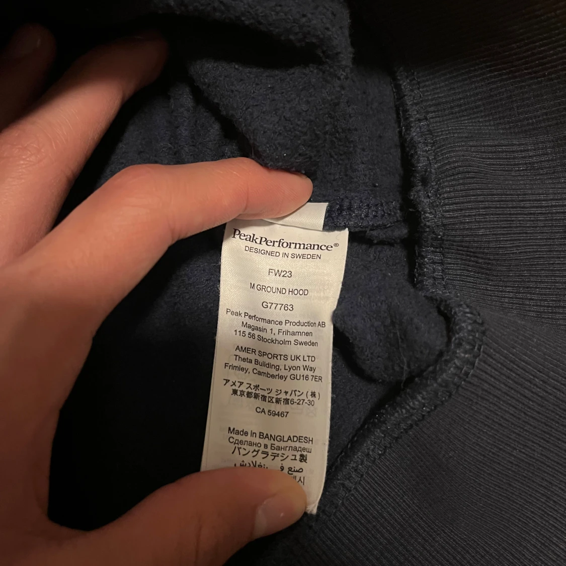 Mörkblå hoodie från Peak Performance - 3