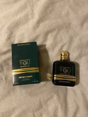 Stronger With You Sandalwood EDP - Säljer nu min Dubai exklusiva swy, väldigt fin krämig doft som luktar som niche, kommer tyvärr inte i användning, 98ml återstår