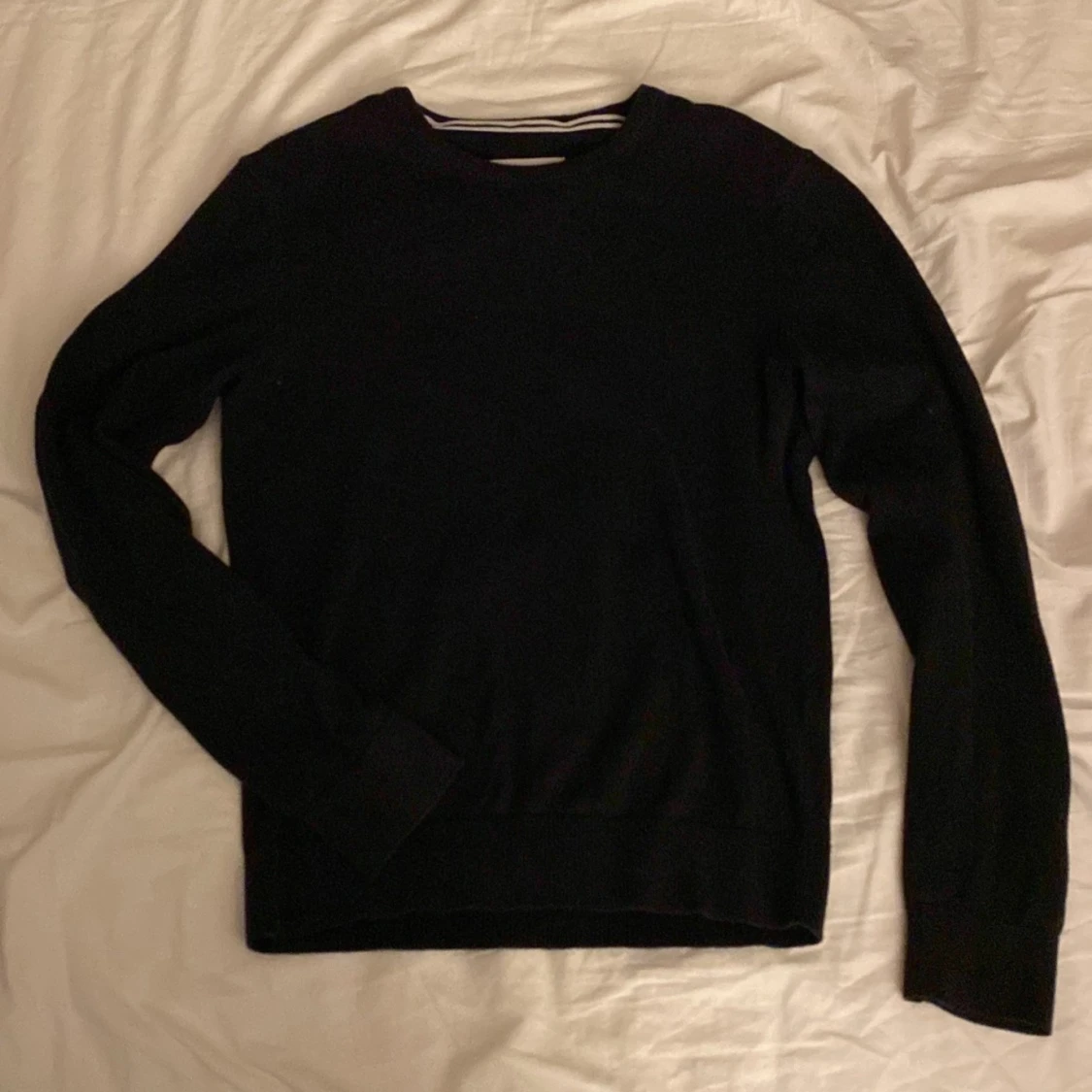 Svart stickad tröja