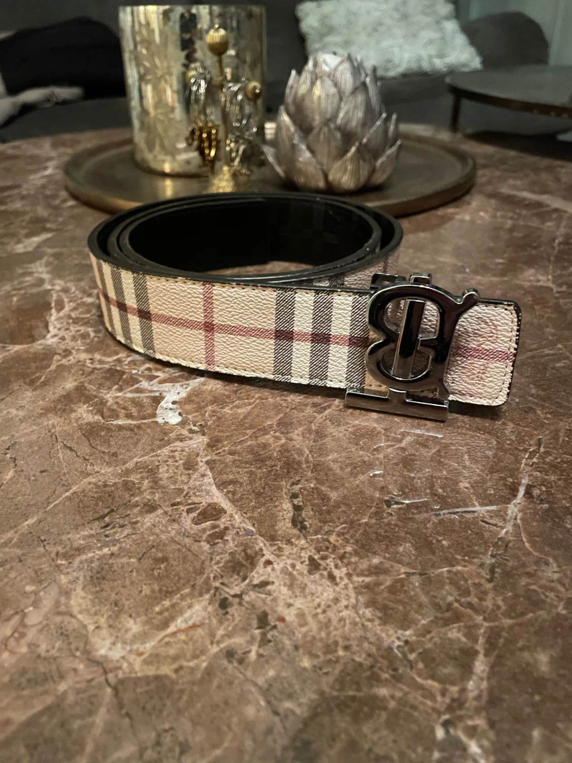 Burberry rutigt bälte med silverdetalj