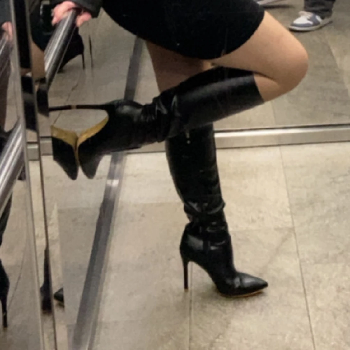 Svarta stövletter med hög klack