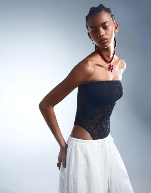 Svart spets body från bershka  - Svart spets body från bershka, stolek xs, prislappen kvar