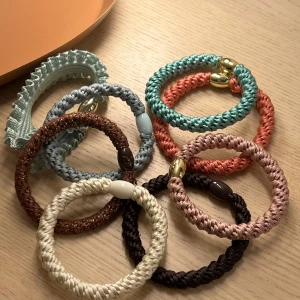 Tofsar/armband - Tofsar, vissa använda, vissa helt nya