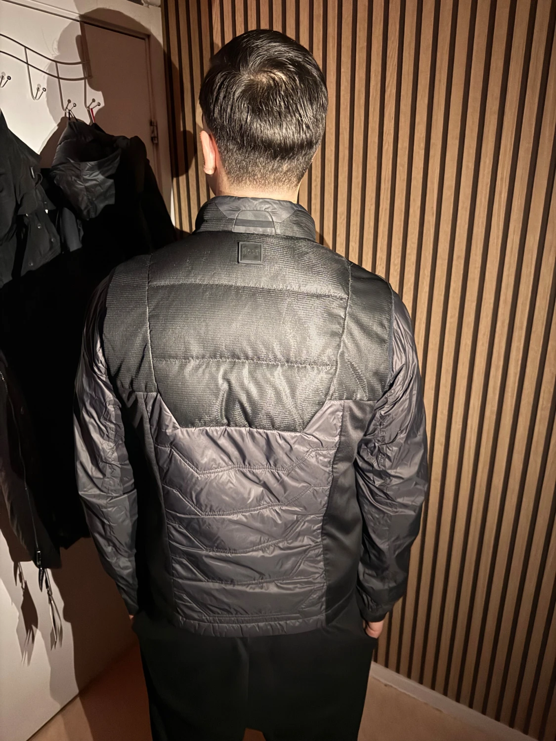 Svart jacka från Hugo Boss - 1