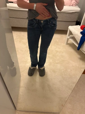 Blå bootcut jeans från LTB - låg midjade LTB jeans, skit snygga!