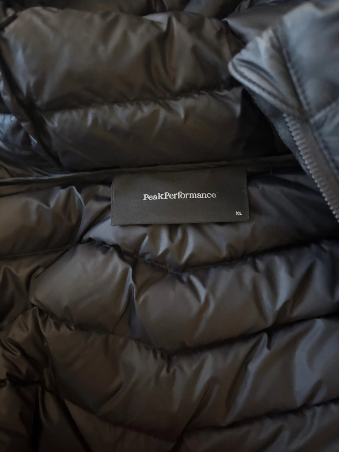 Svart Peak Performance dunjacka XL - 2