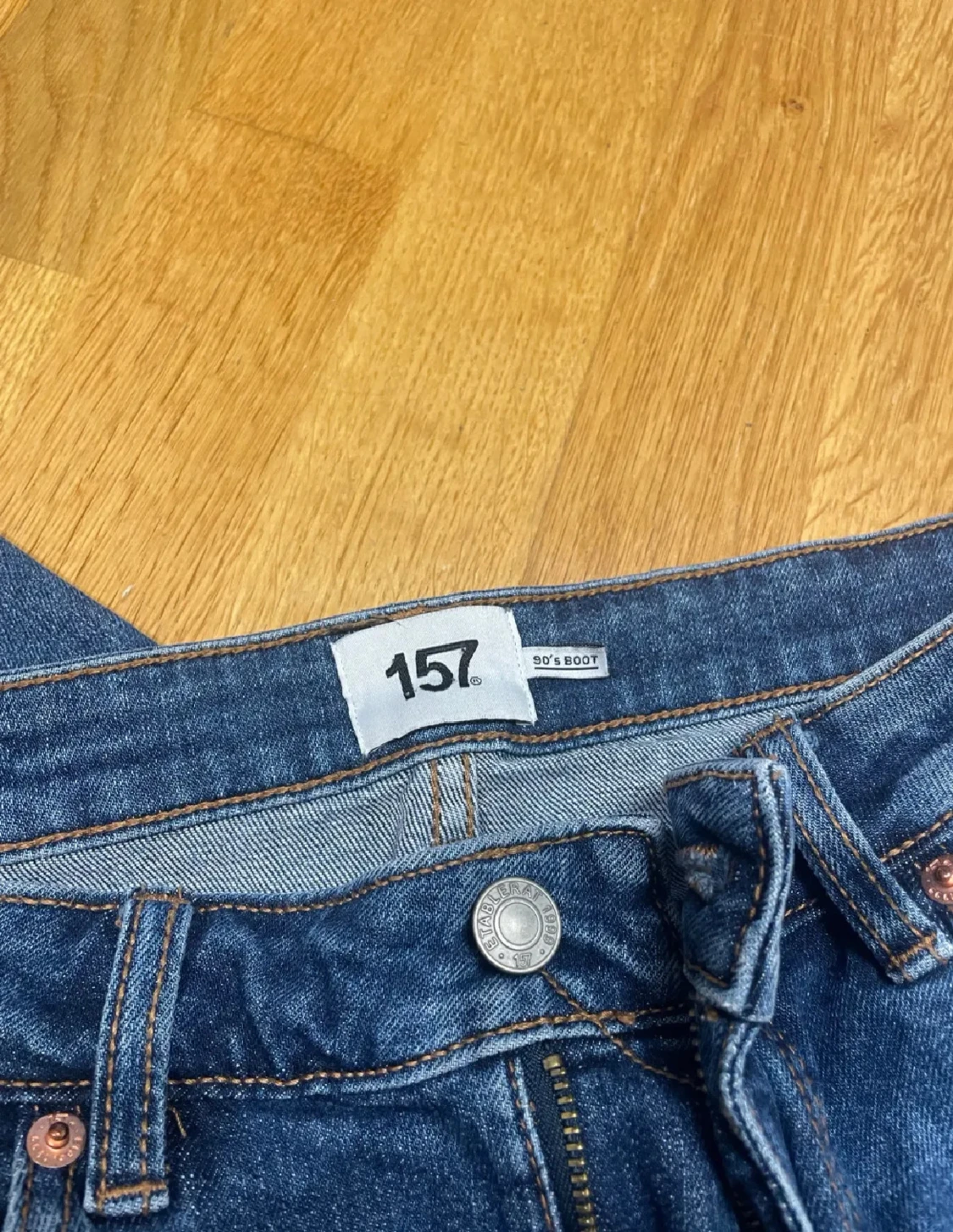 Blå 90's bootcut jeans från 157