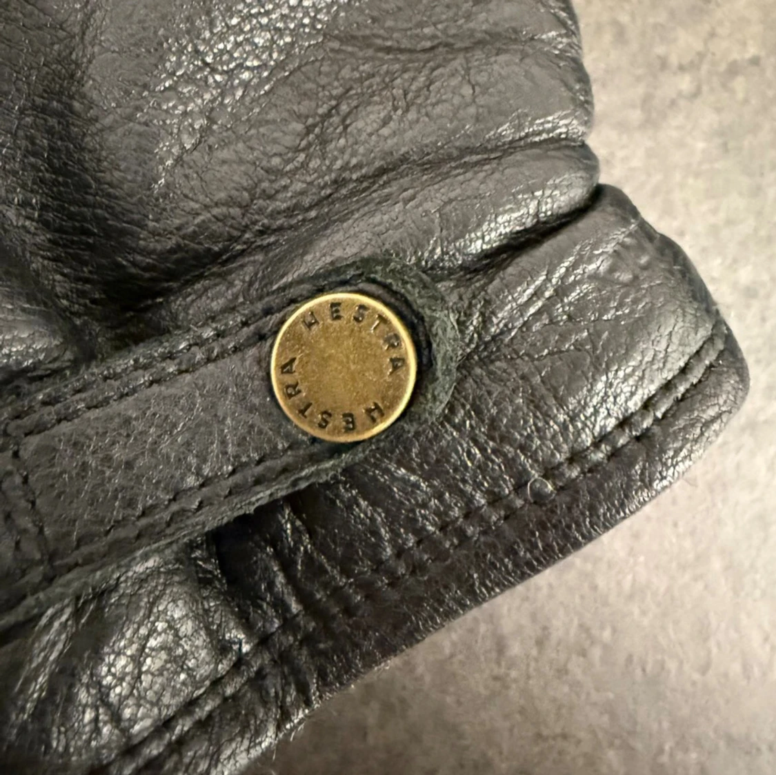 Svarta Hestra handskar i älgskinn - 1