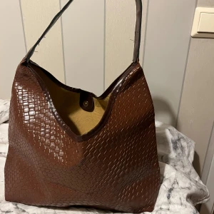 Handväska  - Brun väska 