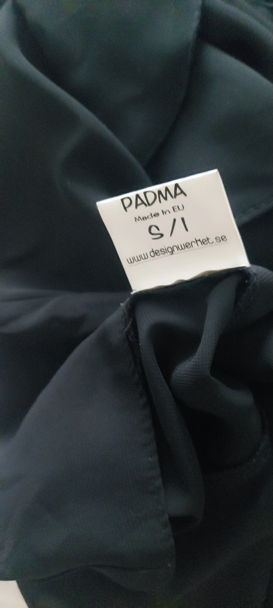 Svart blus med volanger från Grand Werk - 4