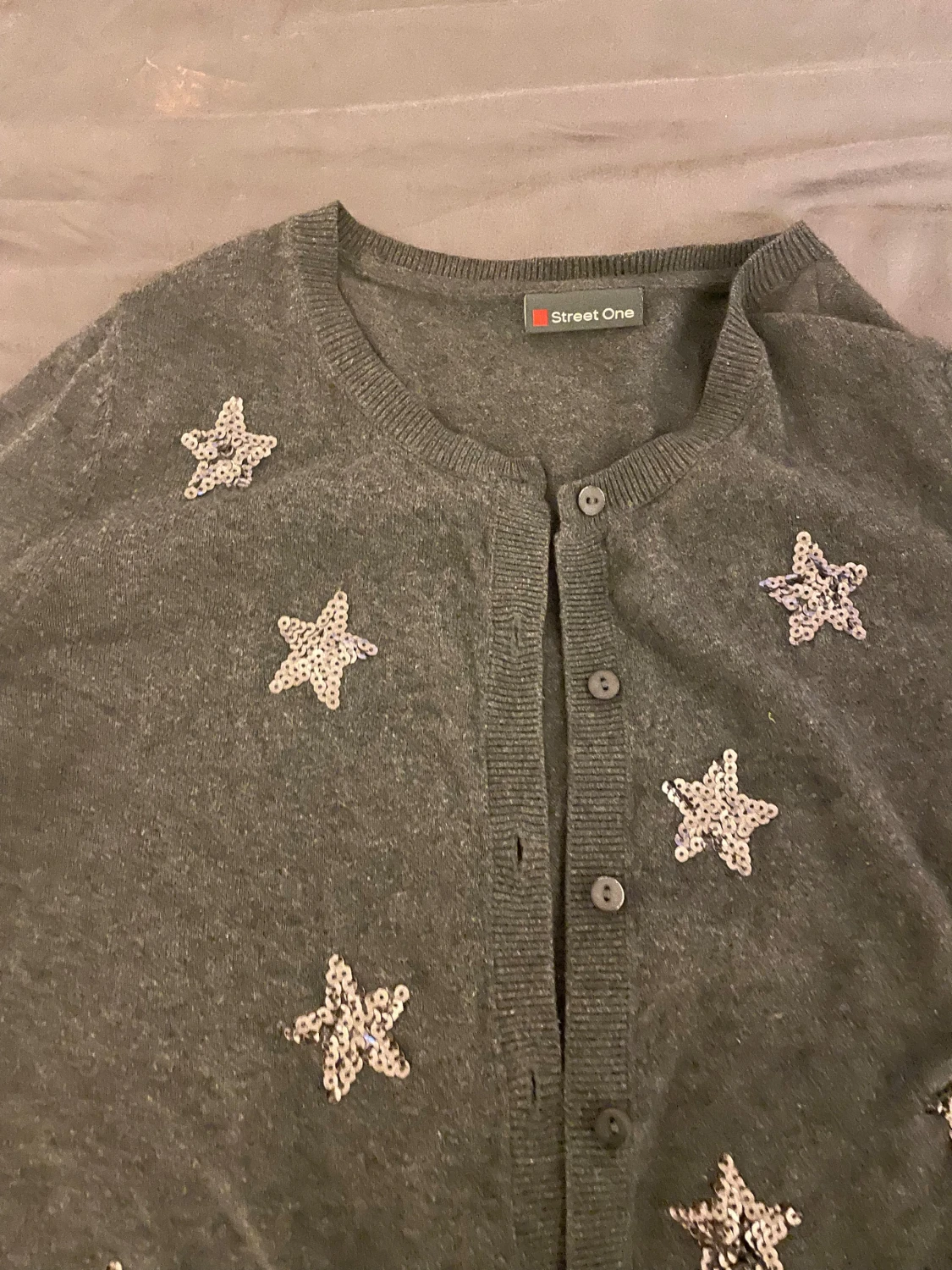 Grå kofta med stjärnor  - 4