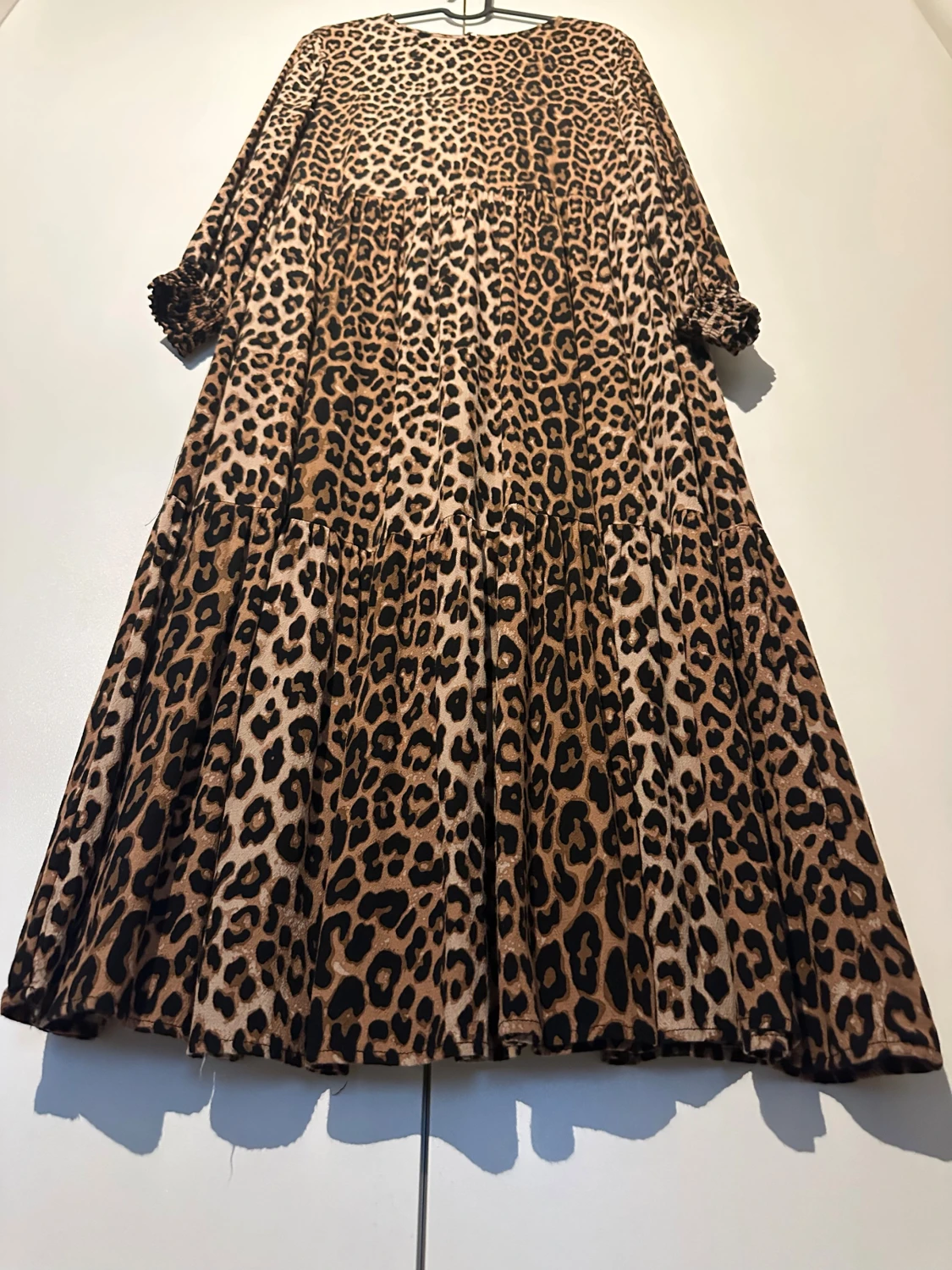 H&M leopardmönstrad klänning, storlek S - 1